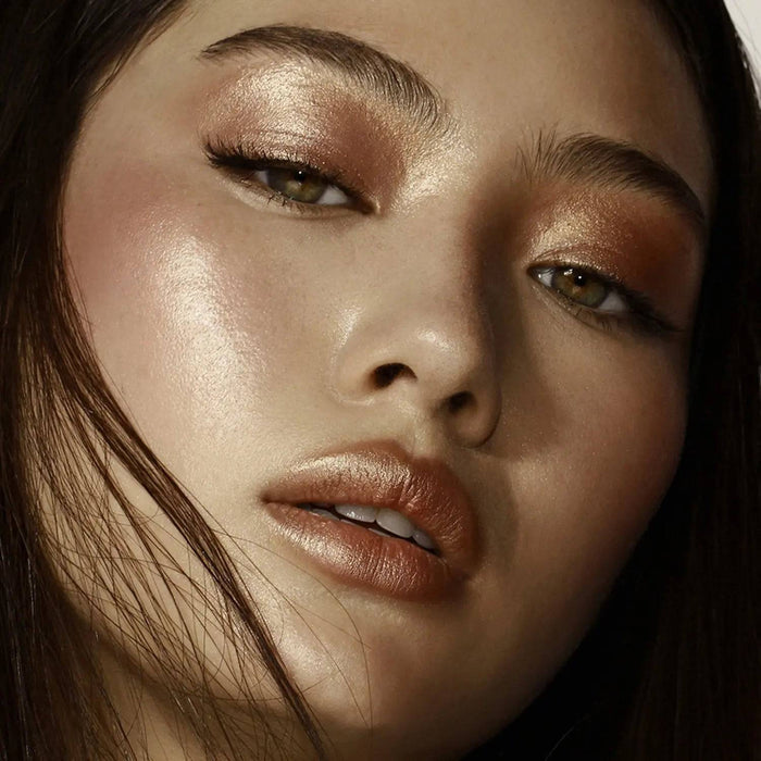 Bloom Face Palette model look.
