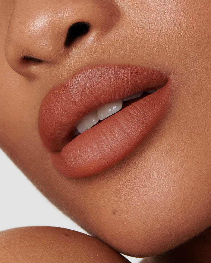 2W Medium Rosewood (Sculpt and Shade Lip Pencil)