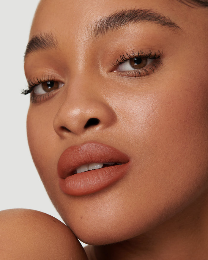 2W Medium Rosewood (Sculpt and Shade Lip Pencil)