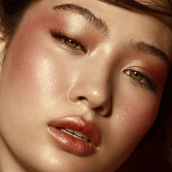 Bloom Face Palette model look.