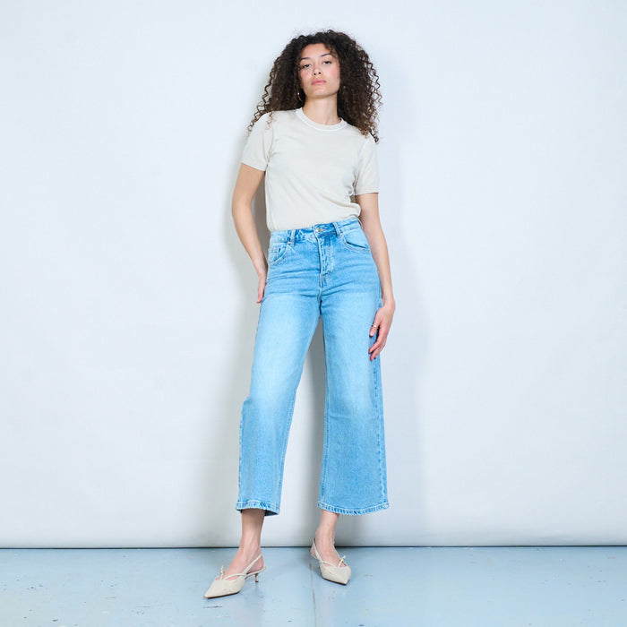 Classic straight-leg cropped denim jeans with clean hem finish wholesale