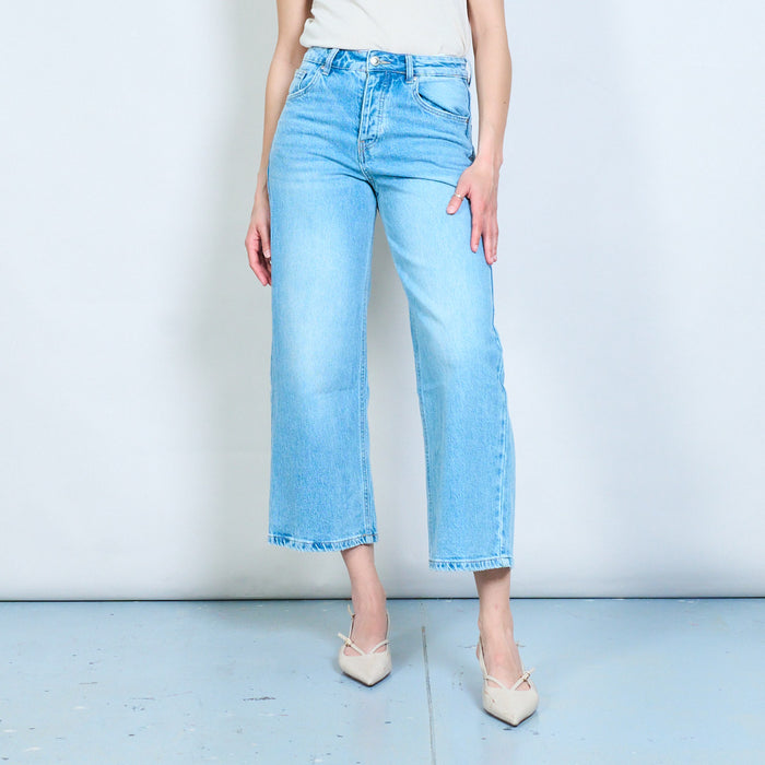 Classic straight-leg cropped denim jeans with clean hem finish wholesale