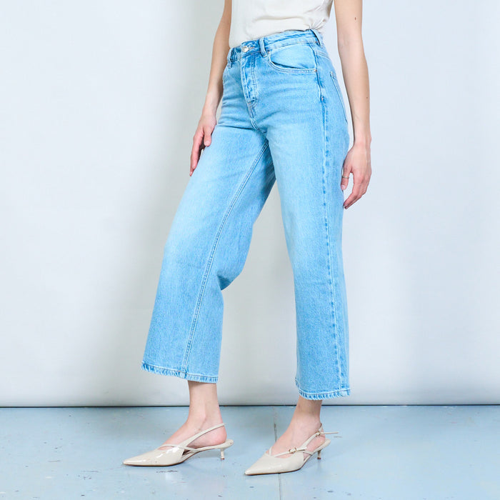 Classic straight-leg cropped denim jeans with clean hem finish wholesale