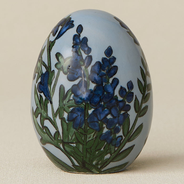 Close-up details of the ceramic handcrafted egg.