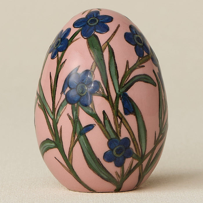 Close-up details of the ceramic handcrafted egg.