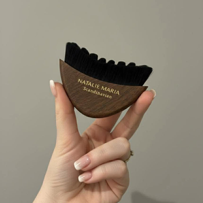 FORUDBESTILLING: Natalie Maria Scandinavian | THE ORIGINAL | Depuff Face brush i valnød