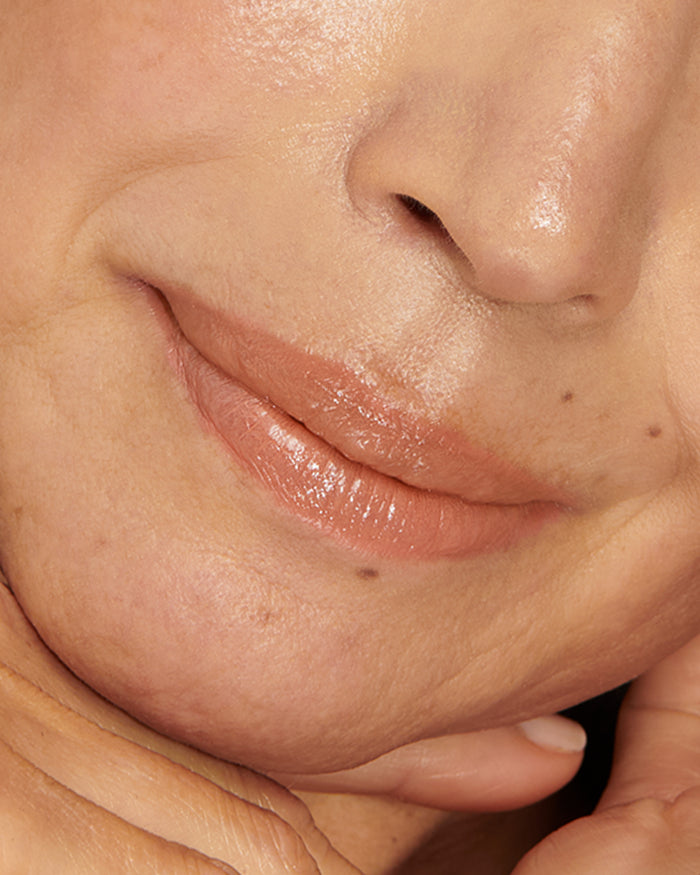 Close-up of a model's lips with Meet Cute Baume Embrace