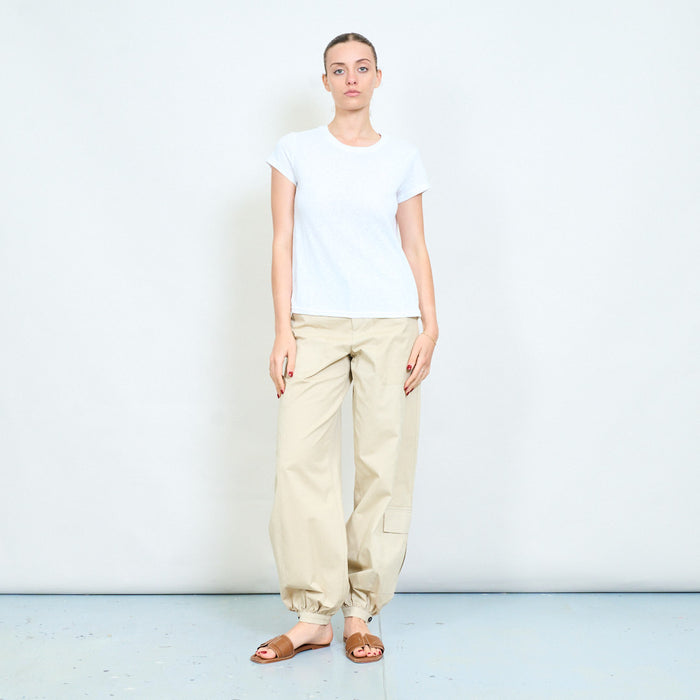 Minimal chest logo detail fitted short sleeve t-shirt with clean round neckline wholesale