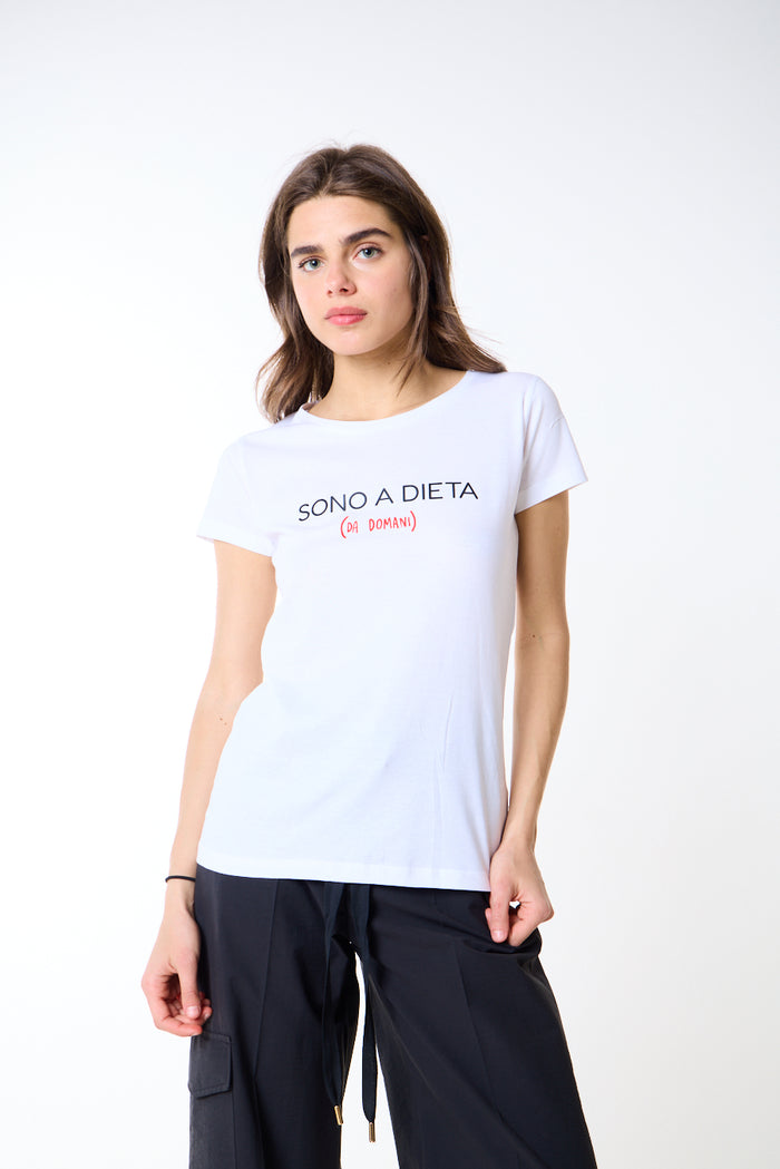 Minimal text "Sono a dieta da domani" printed fitted t-shirt wholesale