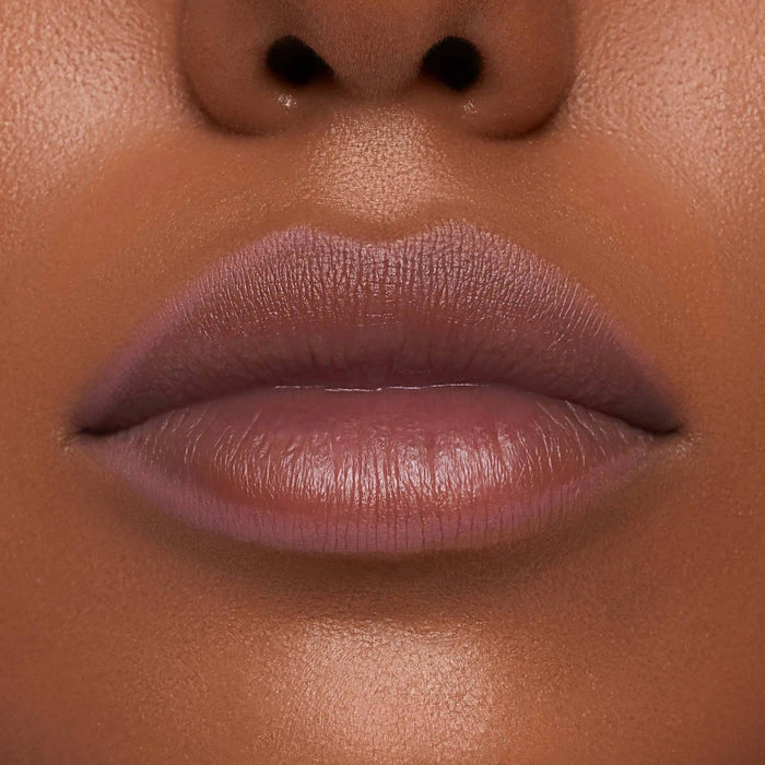 My Dream Lip Crayon model look - lips close-up.