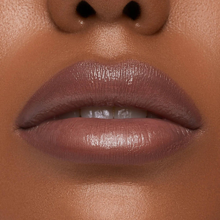 My Dream Lipstick model look - lips close-up.