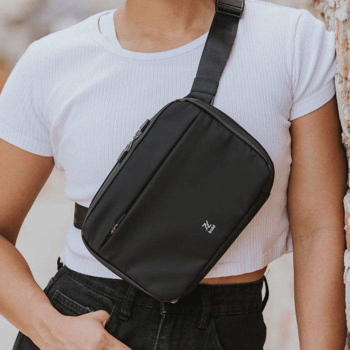 BOLD PYX: 24L Everyday Travel Backpack (Midnight Blue) | Isetan KL Online Store