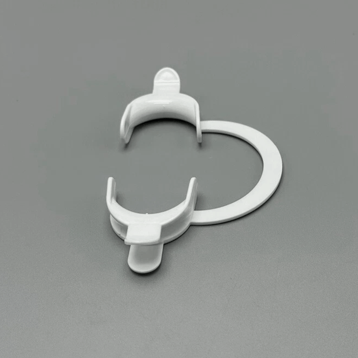 Latex-free cheek retractor for whitening and oral photography