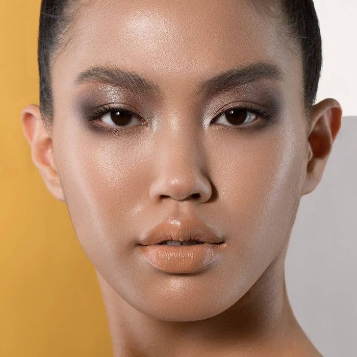 Super Glow Highlighter model look.
