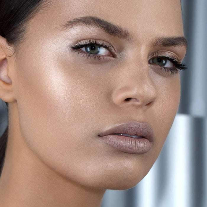 Super Glow Highlighter model look.
