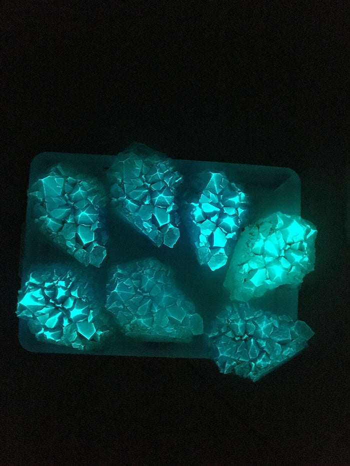 URETHANE GLOW IN THE DARK CRYSTAL- LARGE ( BLUE GREEN)