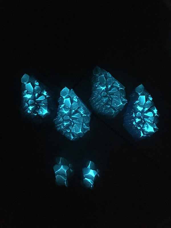 URETHANE GLOW IN THE DARK CRYSTAL- LARGE ( DEEP BLUE)